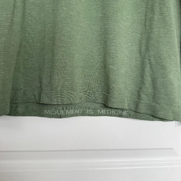 Lululemon Metal Vent Tech Long Sleeve Shirt 2.0 in Green size Men's Large
